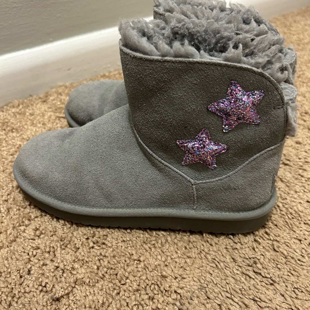 Size 3 Koolaburra by Ugg size 3. Very gently worn
